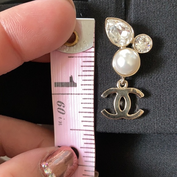 ❗️SOLD/TRADED❗️✨BRAND NEW Limited Edition CHANEL Pearl Crystal Earrings ✨ - Picture 10 of 11